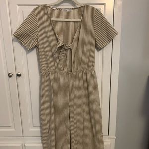 Linen capri romper with key hole detailing